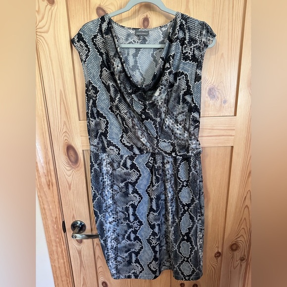 Roz & Ali Black and Gray Snake Skin Sheath Midi Dress with Cowl Neck Size 16 - Picture 2 of 6